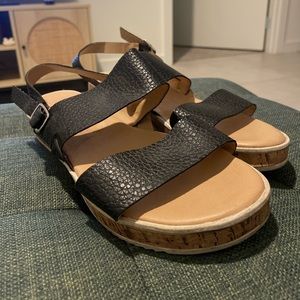 Black platform strappy Sandals